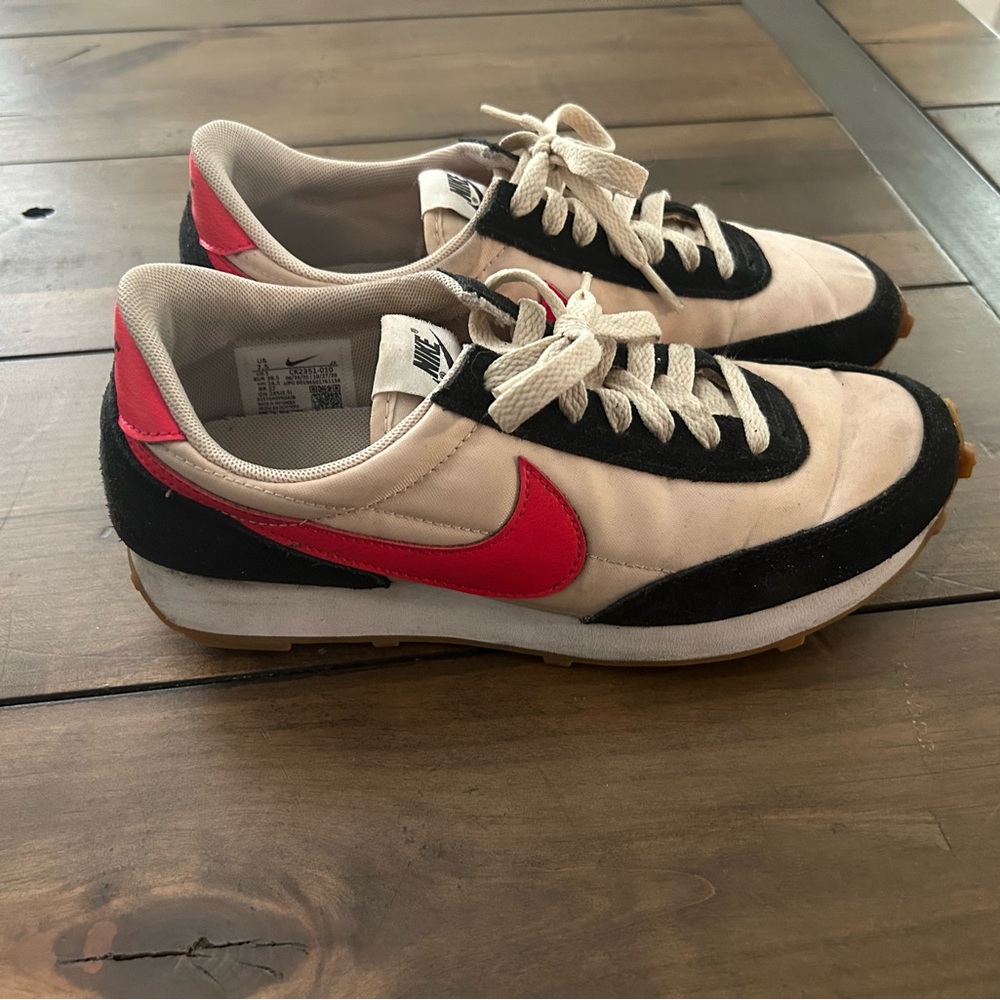 Nike Daybreak - Siren Red